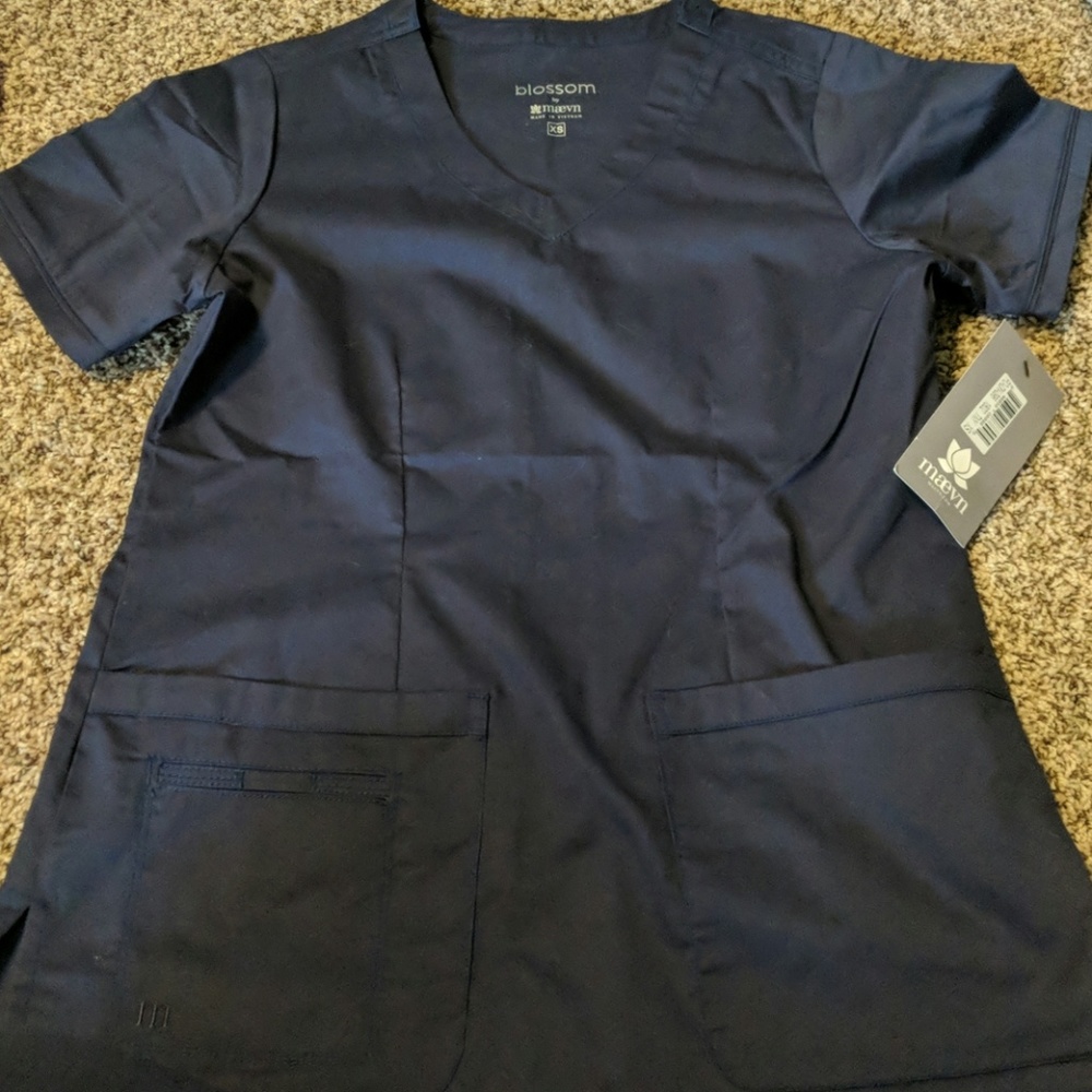 Maevn scrub top